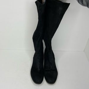 Black heeled boots